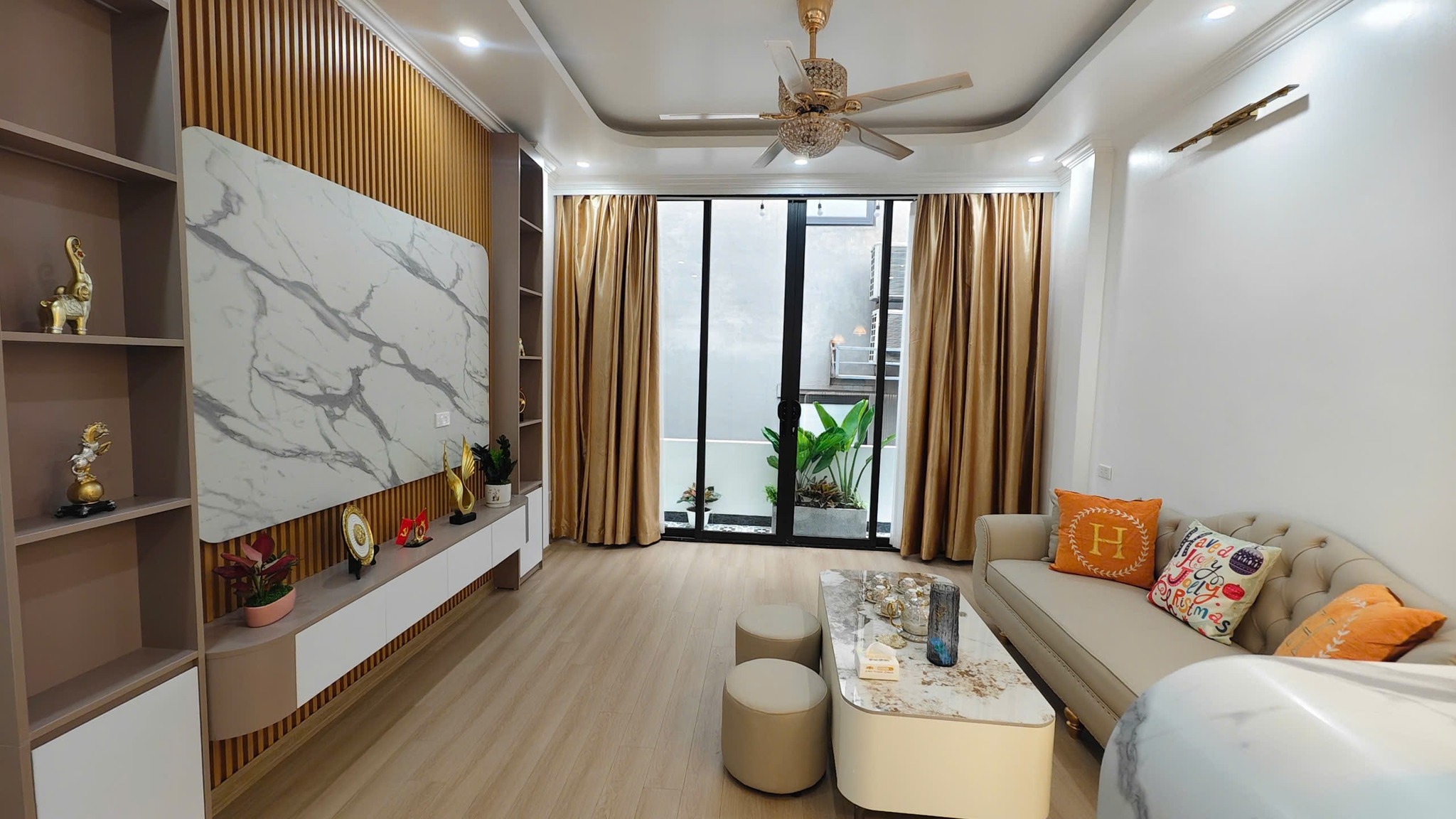 SIÊU PHẨM NHÀ ĐẸP -THANG MÁY - NHÀ MỚI - PHÂN LÔ CÁN BỘ - GARA Ô TÔ - VÀI BƯỚC RA PHỐ - Ảnh 1