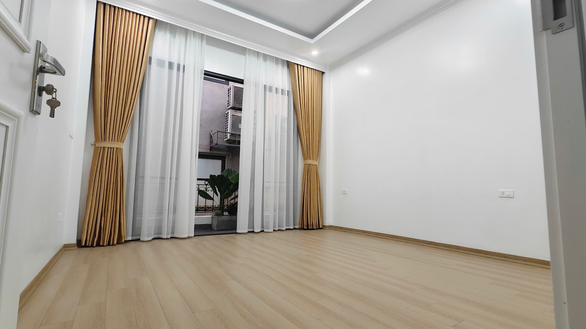 SIÊU PHẨM NHÀ ĐẸP -THANG MÁY - NHÀ MỚI - PHÂN LÔ CÁN BỘ - GARA Ô TÔ - VÀI BƯỚC RA PHỐ - Ảnh 3