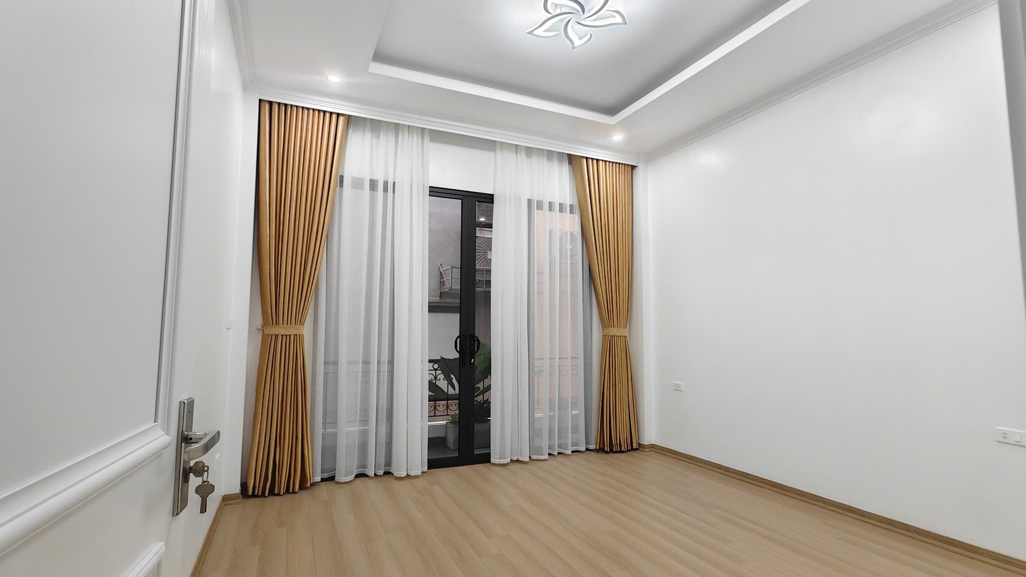 SIÊU PHẨM NHÀ ĐẸP -THANG MÁY - NHÀ MỚI - PHÂN LÔ CÁN BỘ - GARA Ô TÔ - VÀI BƯỚC RA PHỐ - Ảnh 4