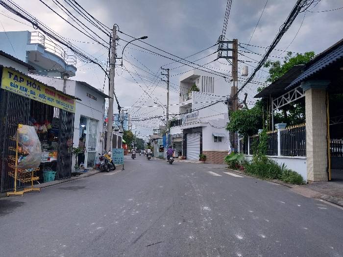 Bán nhà mặt tiền đường 8m, Q12, cách Lê Văn Khương 20m, 4x17, 1tầng, 4.x ty - Ảnh 1