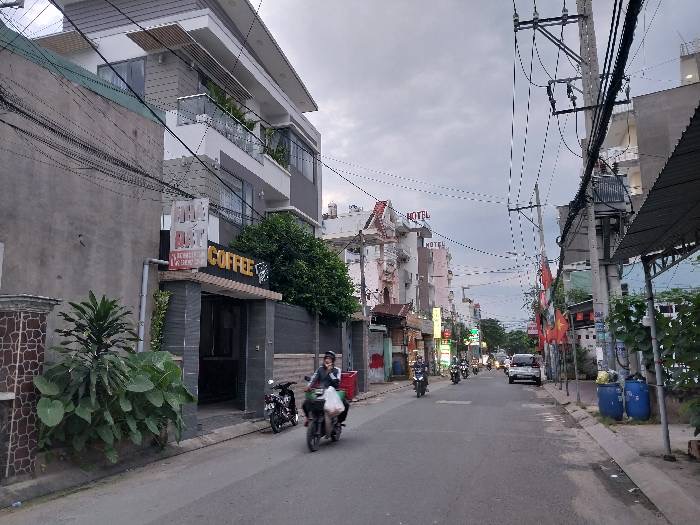 Bán nhà mặt tiền đường 8m, Q12, cách Lê Văn Khương 20m, 4x17, 1tầng, 4.x ty - Ảnh 2