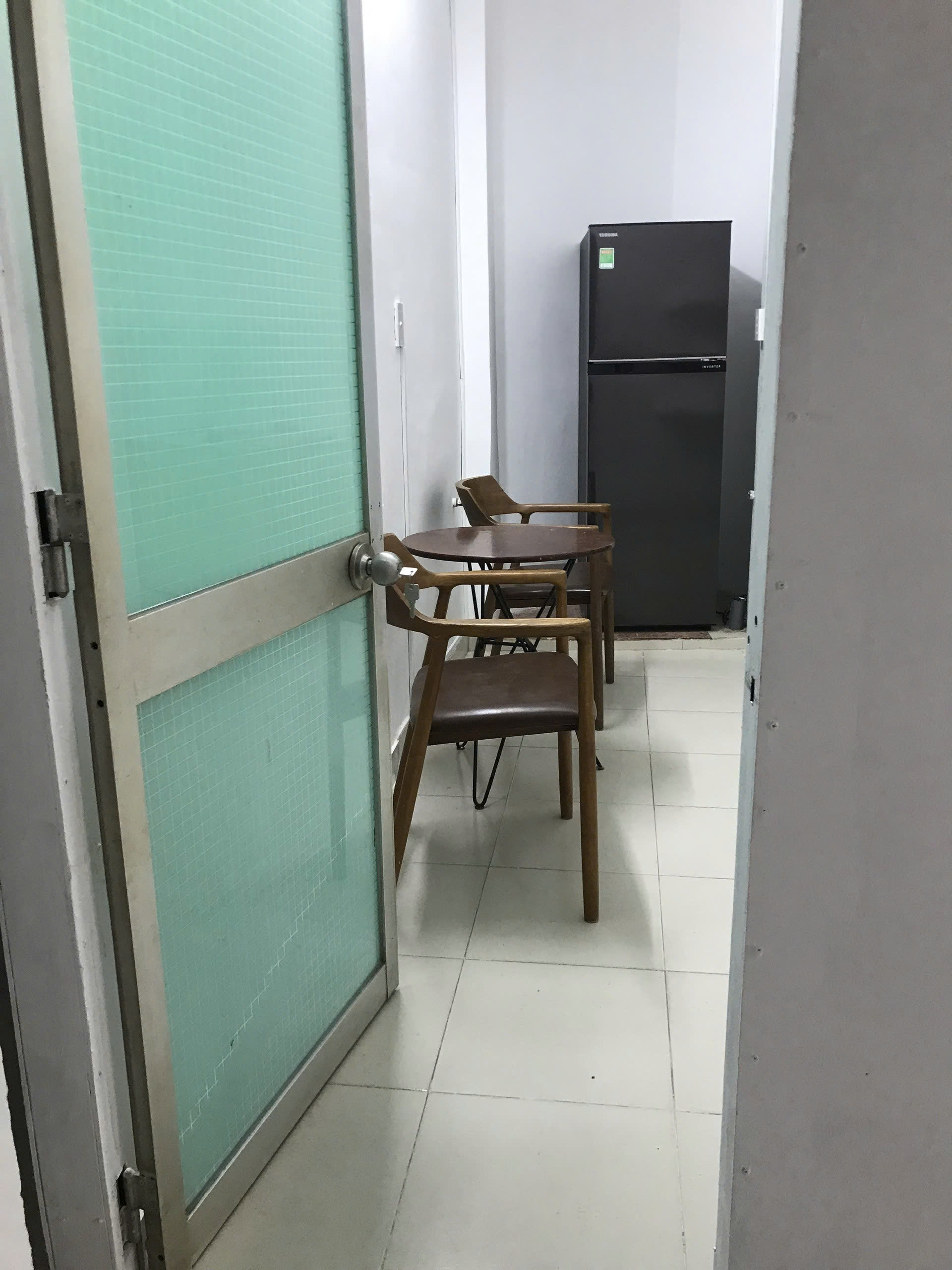 NHÀ ĐANG CÓ MẤY PHÒNG CHO THUÊ ĐƯỜNG NGUYỄN TẤT THÀNH - TP HỒ CHÍ MINH - Ảnh 2