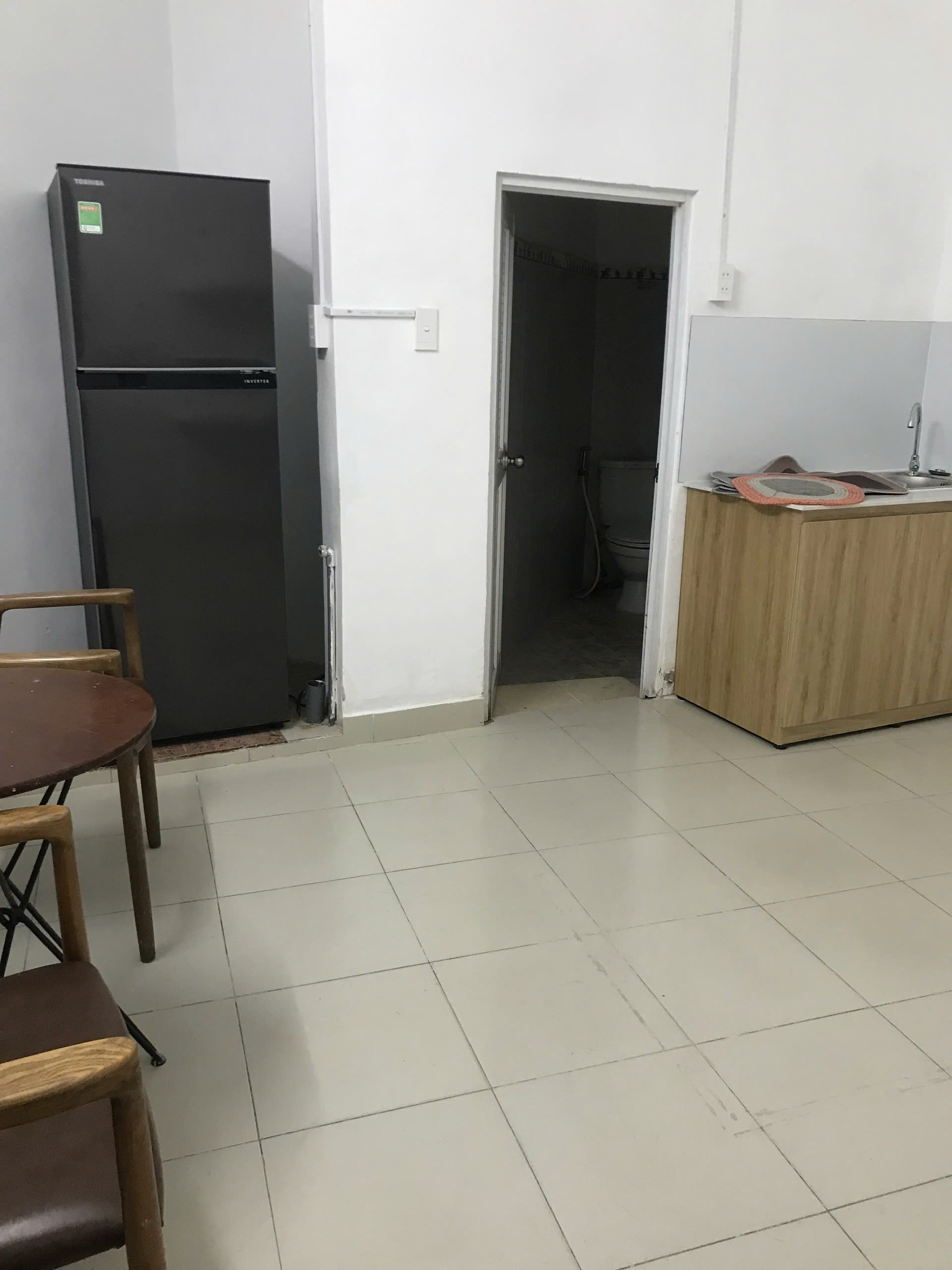 NHÀ ĐANG CÓ MẤY PHÒNG CHO THUÊ ĐƯỜNG NGUYỄN TẤT THÀNH - TP HỒ CHÍ MINH - Ảnh 3