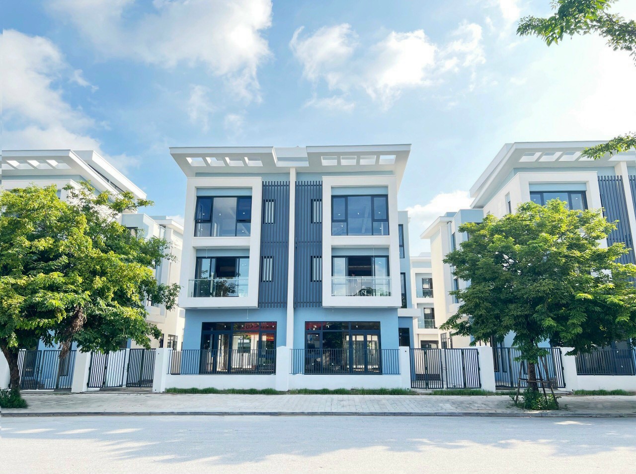 Bán gấp biệt thự lô góc An Quý Villa, rẻ hơn giá thị trường, 240m2x 4 tầng - Ảnh 1