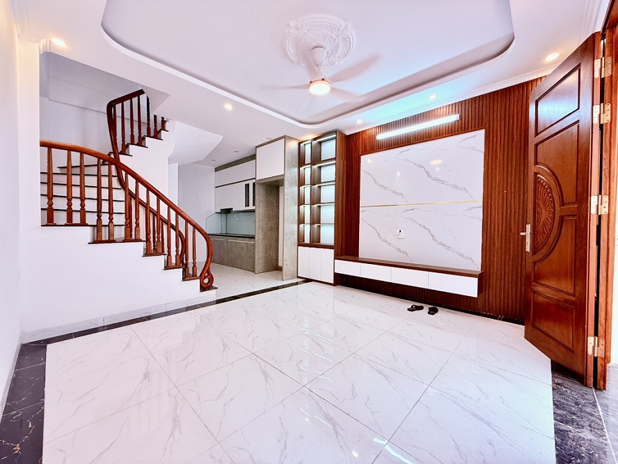 Bán nhà 5 tầng, 35m², 4PN, 3WC, Long Biên - 5.7 tỷ - Ảnh chính