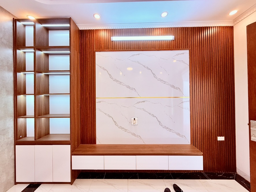 Bán nhà 5 tầng, 35m², 4PN, 3WC, Long Biên - 5.7 tỷ - Ảnh 1