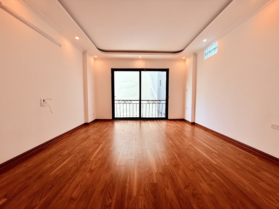 Bán nhà 5 tầng, 35m², 4PN, 3WC, Long Biên - 5.7 tỷ - Ảnh 2