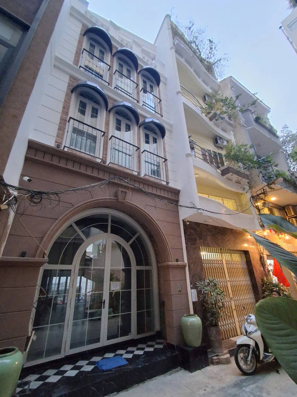 BÁN GẤP Thủ Khoa Huân 46.5 tỷ Quận 1 Hồ Chí Minh =Diện tích 98.18m2 ( 4.55 x 21 m ), 4 tầng mới - Ảnh 3