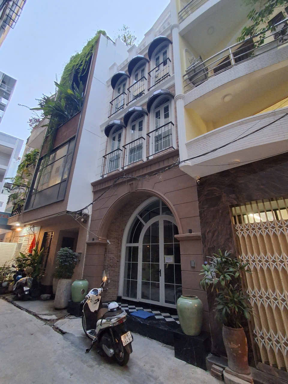 BÁN GẤP Thủ Khoa Huân 46.5 tỷ Quận 1 Hồ Chí Minh =Diện tích 98.18m2 ( 4.55 x 21 m ), 4 tầng mới - Ảnh 1