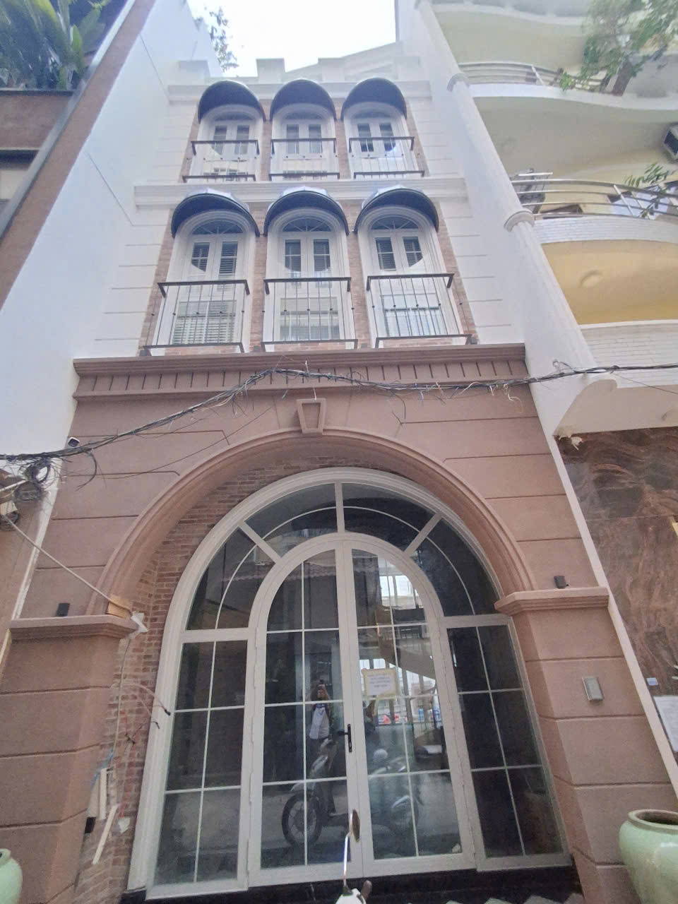 BÁN GẤP Thủ Khoa Huân 46.5 tỷ Quận 1 Hồ Chí Minh =Diện tích 98.18m2 ( 4.55 x 21 m ), 4 tầng mới - Ảnh chính