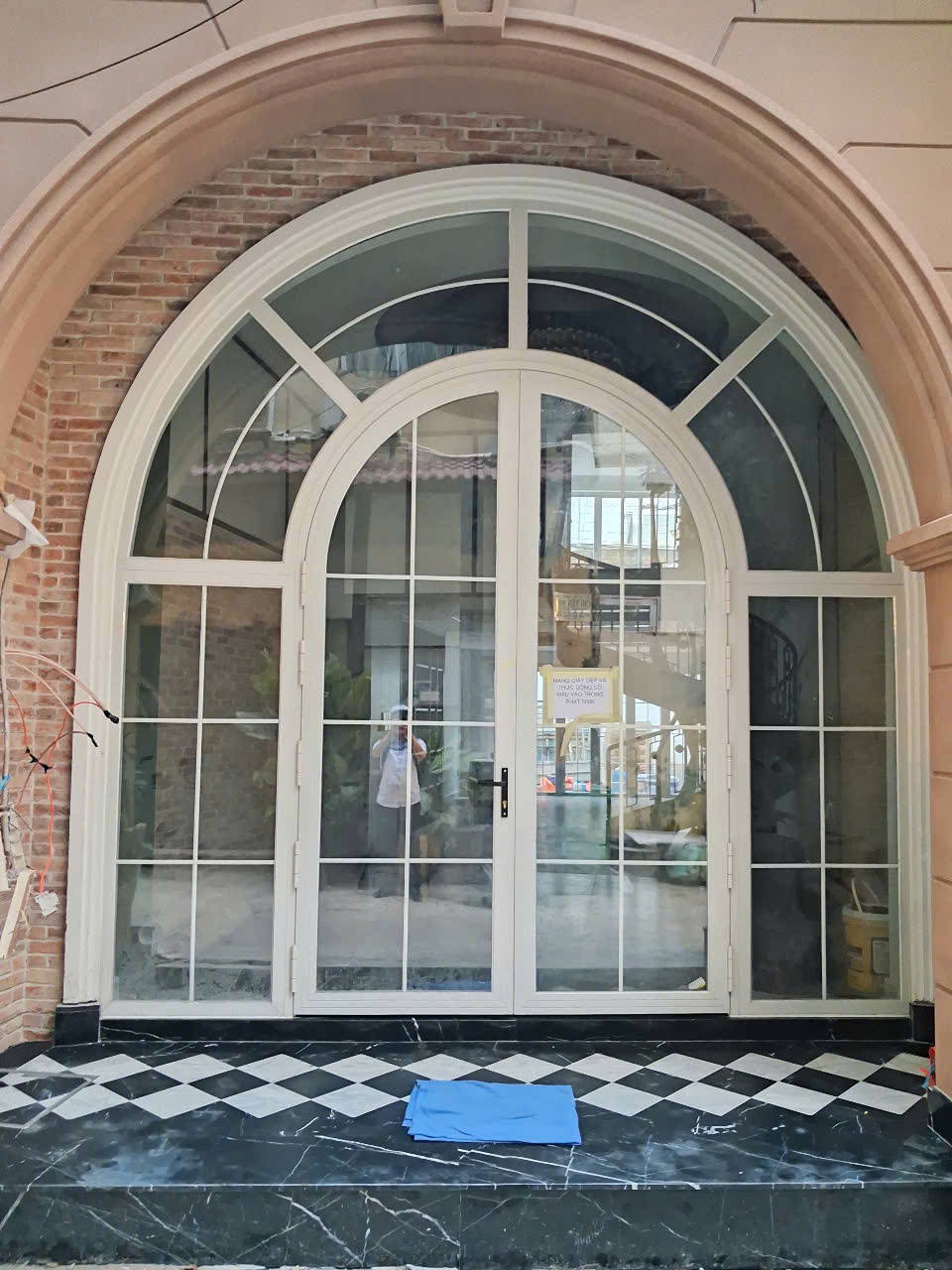 BÁN GẤP Thủ Khoa Huân 46.5 tỷ Quận 1 Hồ Chí Minh =Diện tích 98.18m2 ( 4.55 x 21 m ), 4 tầng mới - Ảnh 2