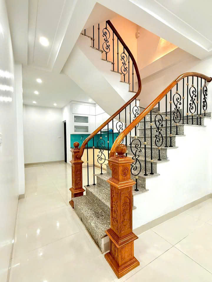 CHÍNH CHỦ CẦN BÁN NHÀ 43M GIÁ 5.75 TỶ , TÂY SƠN ĐỐNG ĐA CÁCH 10 RA PHỐ - Ảnh 2