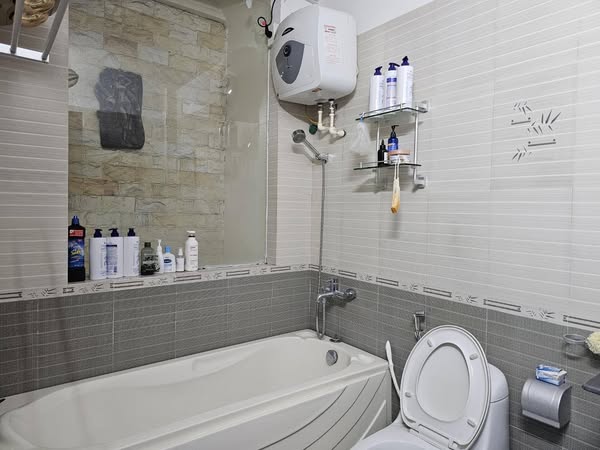 Phải thật nhanh !!! Nhà gần hồ 2 bồ đề 30m x 5T. Mặt tiền đẹp. Trước nhà 5m. Oto đỗ cửa. LH - Ảnh 2