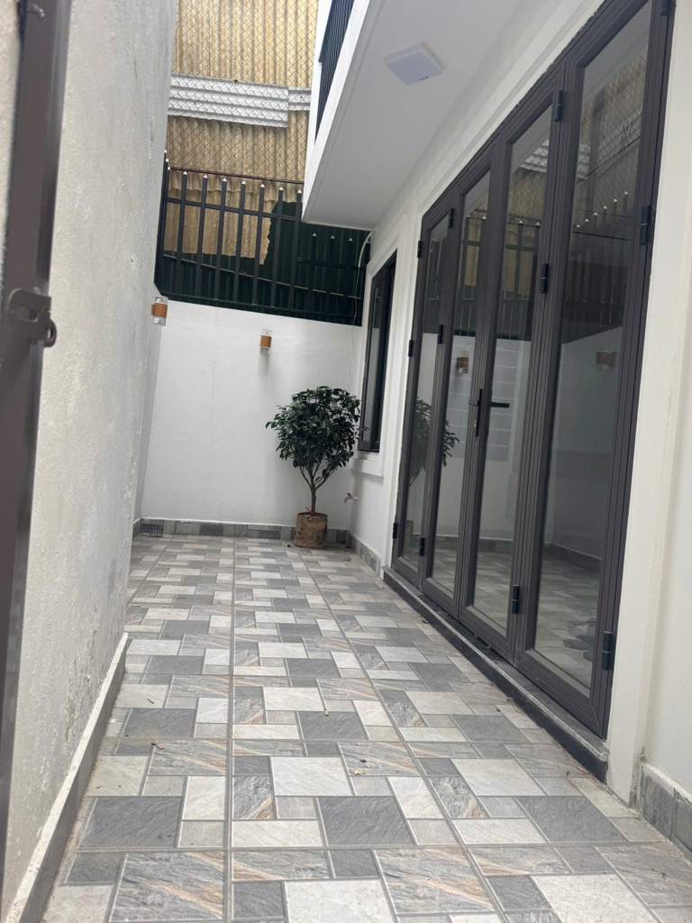 Bán nhà Nguyễn Văn Cừ Long Biên xây dựng 51m x 6 tầng thang máy oto đỗ gần giá 8 tỷ - Ảnh 1