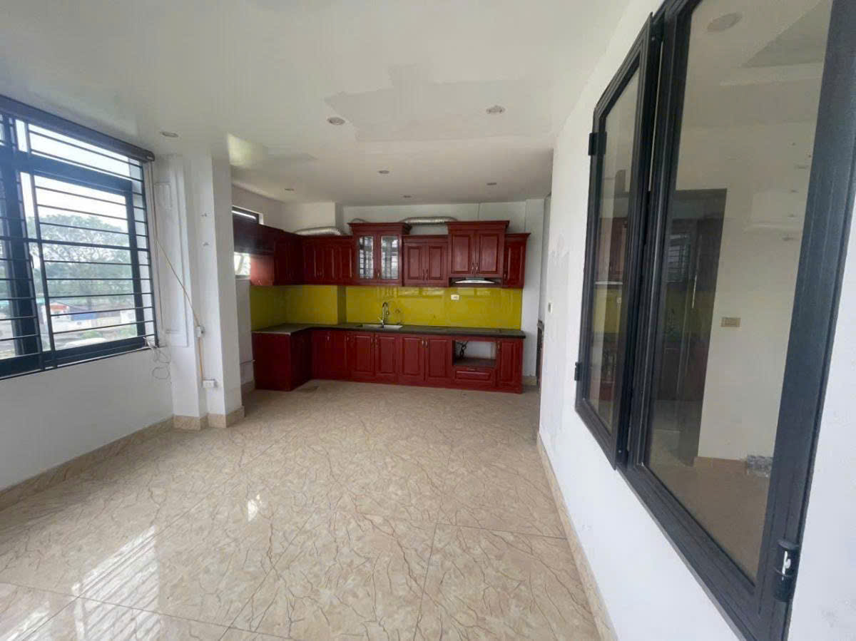 BÁN NHÀ MẶT PHỐ LÂM DU , BỒ ĐỀ, LONG BIÊN , THANG MÁY , 6 TẦNG , MẶT TIỀN 6.3M , GIÁ CHỈ 13 TỶ - Ảnh 2