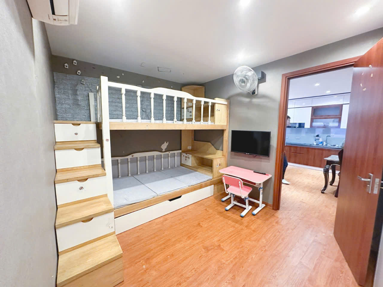 Bán nhà Trần Huy Liệu 40/70 Tầng 2, mt 5m , 4.8 tỷ Ba Đình- VỊ TRÍ VIP VIEW HỒ - THANG MÁY-  FULL - Ảnh 2
