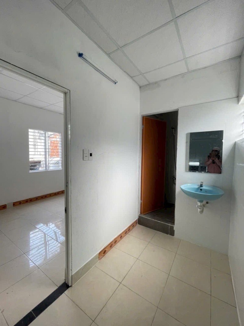# Nhà sát Đinh Công Trứ, Ô tô đậu 30m, gần Biển, ~70m2, Gác đúc sạch, nhỉnh 3 tỷ - Ảnh 4