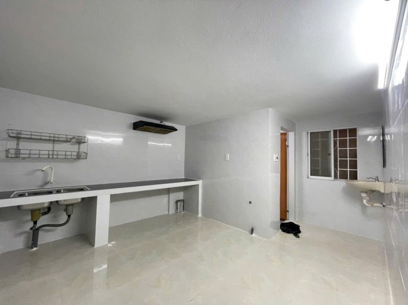 # Nhà sát Đinh Công Trứ, Ô tô đậu 30m, gần Biển, ~70m2, Gác đúc sạch, nhỉnh 3 tỷ - Ảnh 3