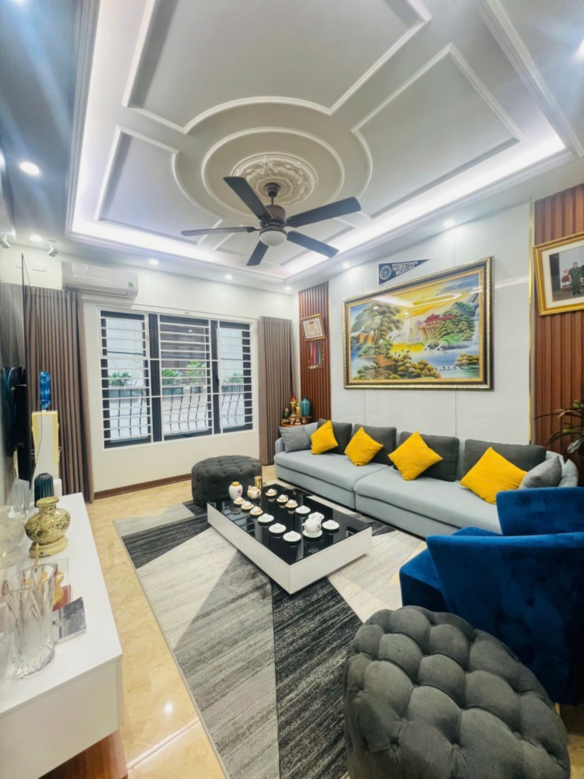BÁN NHÀ TRUNG KÍNH CẦU GIẤY, PHÂN LÔ ÔTÔ TRÁNH, VỈA HÈ KINH DOANH, 48M2 GIÁ 14 TỶ 900 - Ảnh chính