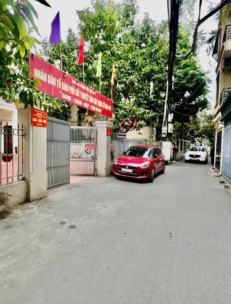 Bán nhà 5T ngõ 266 Nguyễn Văn Cừ thông Hồng Tiến. 48m, bãi xe gần 10 tỷ 2 có thương lượng. LH - Ảnh chính