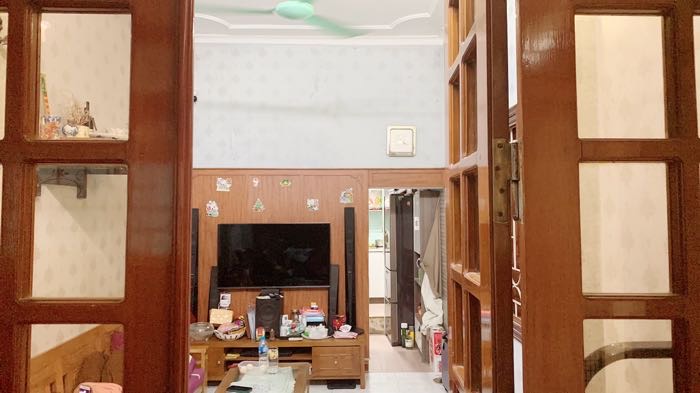 BÁN GẤP nhà Lạc Long Quân 43m 3 tầng 8,8 tỷ - Ảnh 2
