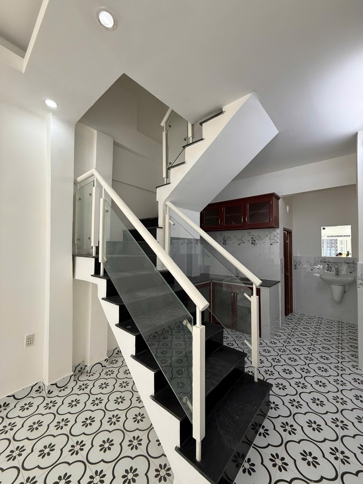 KHÓ TIN QUÁ, MT chợ Phạm Văn Bạch, 43m2, 3 tầng, 4.85 tỷ TL 0964364745 - Ảnh 1