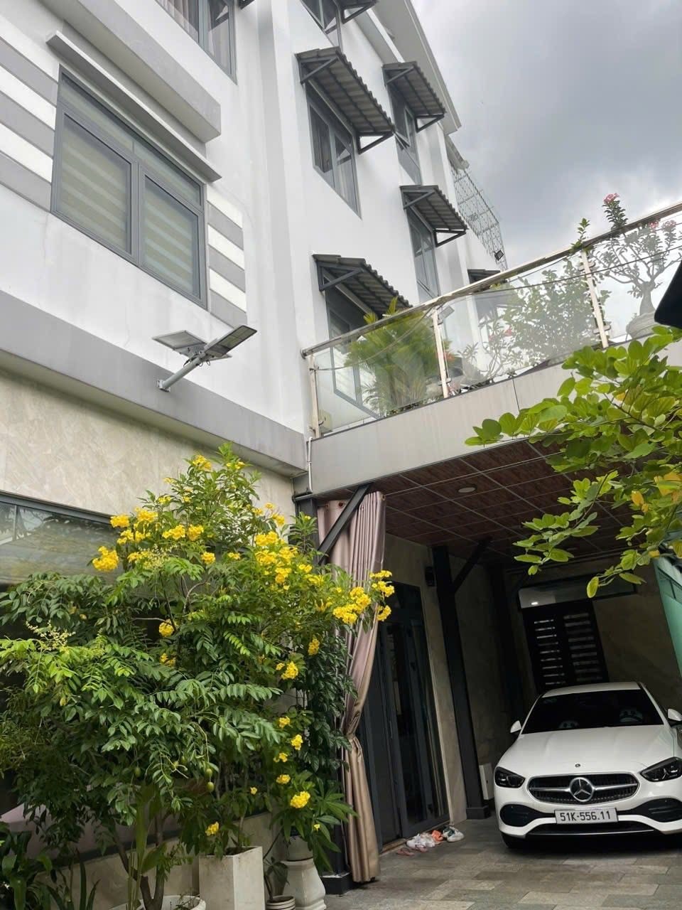 BÁN GẤPBIỆT THỰ XANH GIỮA LÒNG THÀNH PHỐ-GARA XE HƠI - CÔNG VIÊN TRƯỚC NHÀ - 4 TẦNG - 146M2 (8❌18) - Ảnh 1
