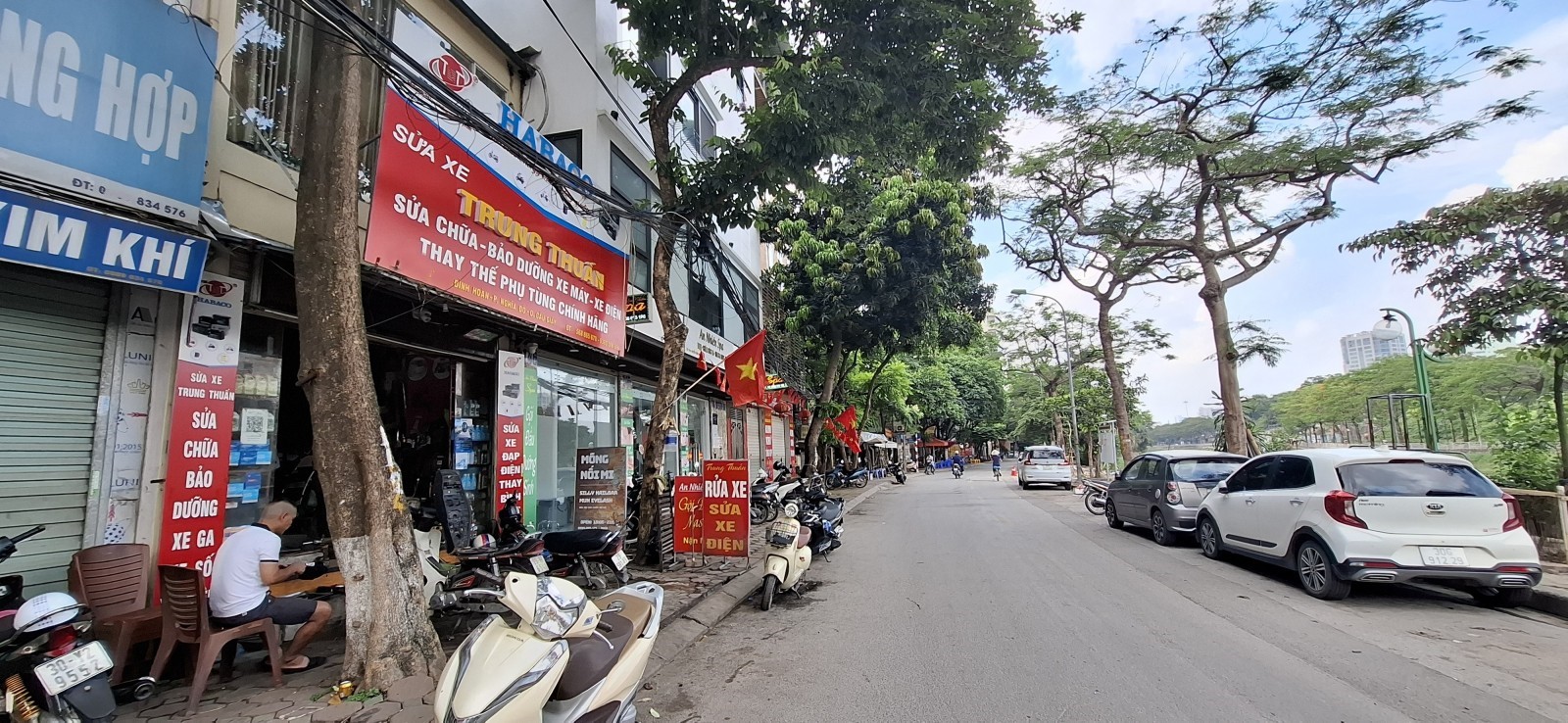 Bán nhà Mặt phố Cầu Giấy quận, 68m, View Sông, Vỉa hè, oto tránh, KD sầm uất, chỉ 29 tỷ 9 - Ảnh chính