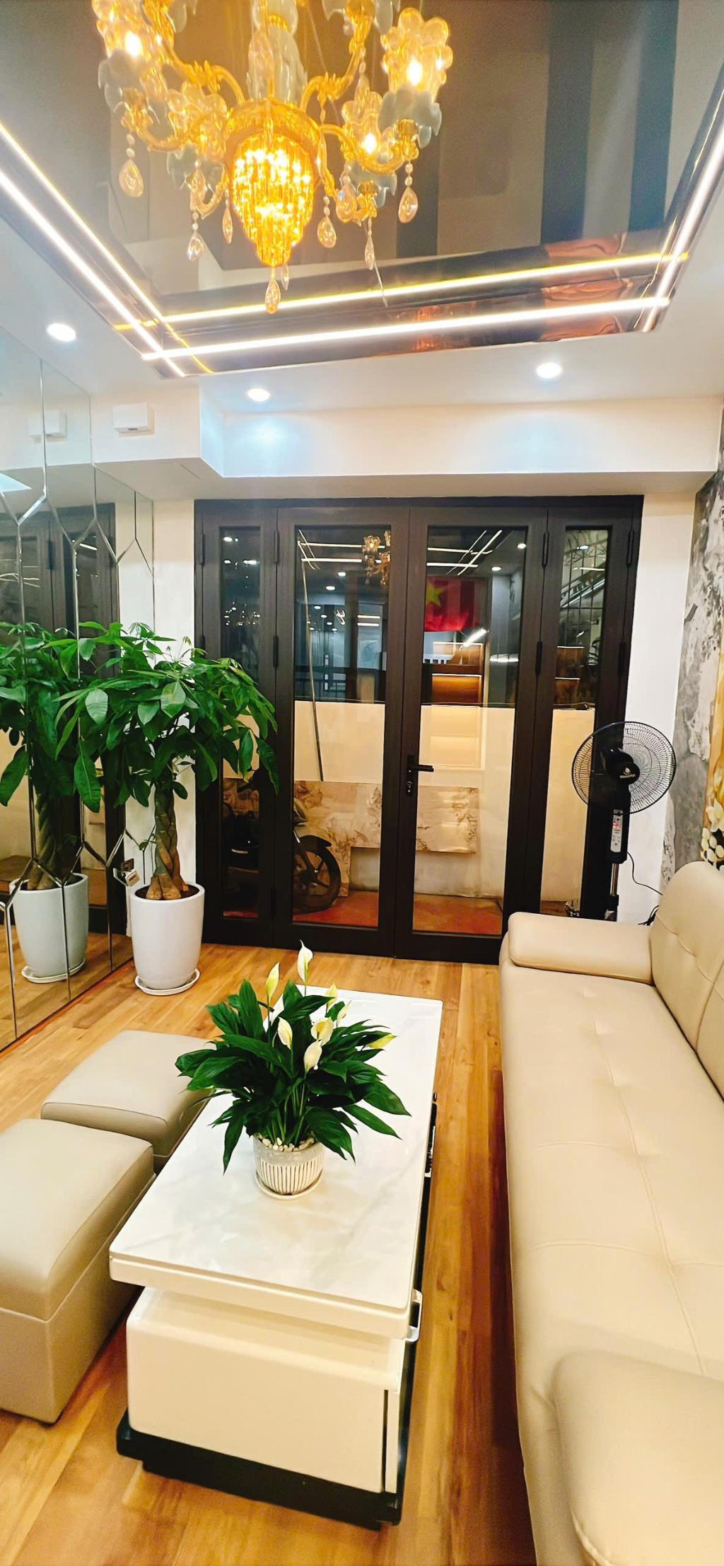 NỘI THẤT LUXURY- NHÀ ĐẸP ĐỈNH CAO KHU VỰC CẦU GIẤY 3 MẶT THOÁNG - NGÕ NÔNG GẦN PHỐ - VỊ TRÍ TRUNG - Ảnh 1