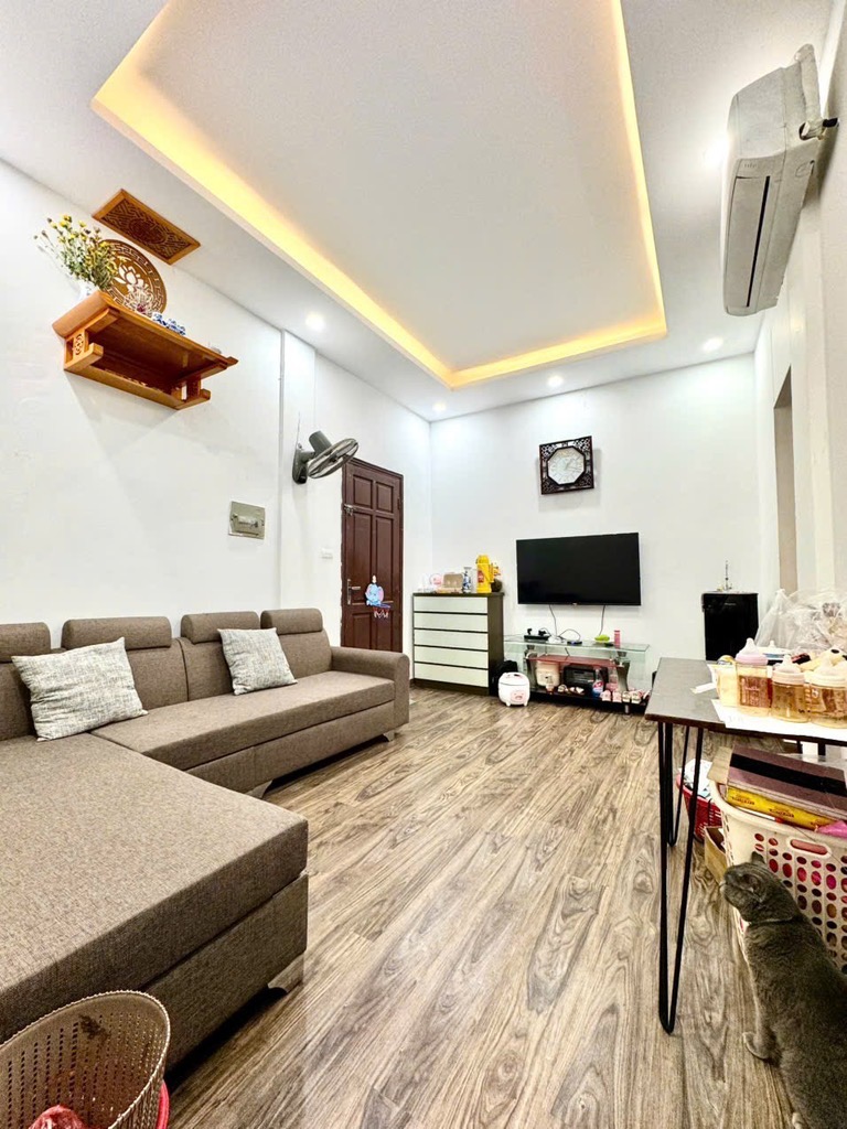 BÁN NHÀ TẬP THỂ 62M2, DUY TÂN - CẦU GIẤY - 2,5 TỶ - VỊ TRÍ VÀNG - Ảnh chính