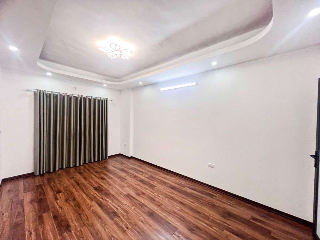 Bán nhà ở tại Thạch Bàn quận Long Biên gần cầu Vĩnh Tuy diện tích rộng 30m xây 5 tầng 6 tỷ - Ảnh 2