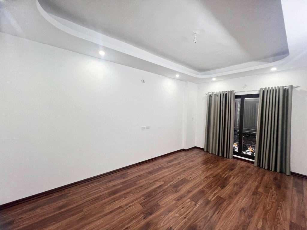 Bán nhà ở tại Thạch Bàn quận Long Biên gần cầu Vĩnh Tuy diện tích rộng 30m xây 5 tầng 6 tỷ - Ảnh 4