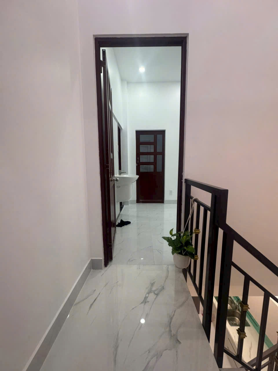 NHÀ ĐẸP nở hậu Quận 6 2 tầng BTCT hẻm thông chỉ 4 tỷ xí. - Ảnh 2