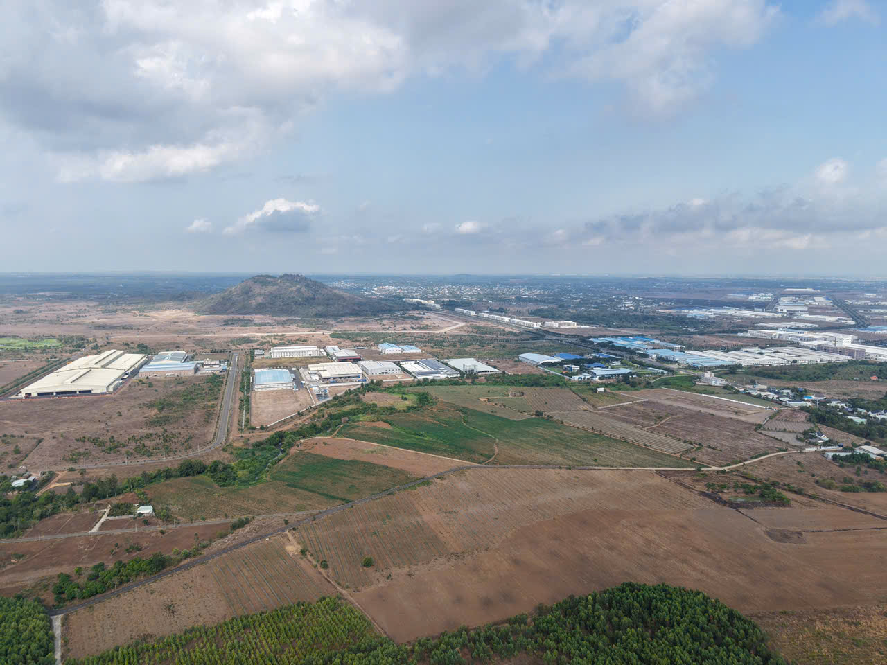 Bán Gấp 37,5ha 3000 m2 ONT Liền Kề Sân Golf & Biệt Thự Núi Nghé Sonadezi Châu Đức - Ảnh 1