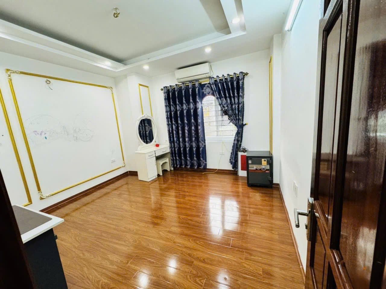 Cho thuê nhà riêng ngõ 43 Chùa Bộc, Đống Đa 45m x 4T,  4PN3VS, đủ đồ giá 15 triệu - Ảnh chính
