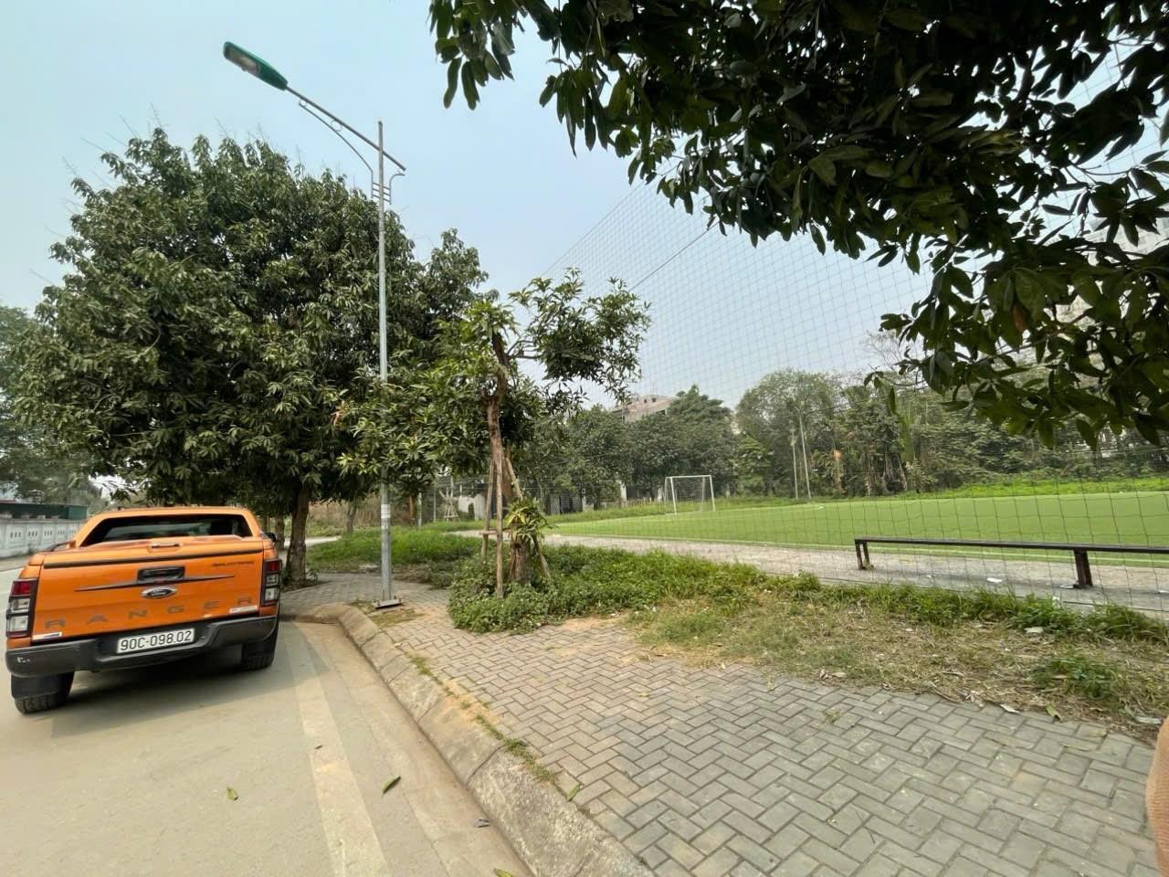 Bán Biệt thự Nam Từ Liêm, KĐT Xuân Phương, view sân bóng, 181m, 4T, giá 30 tỷ - Ảnh 1