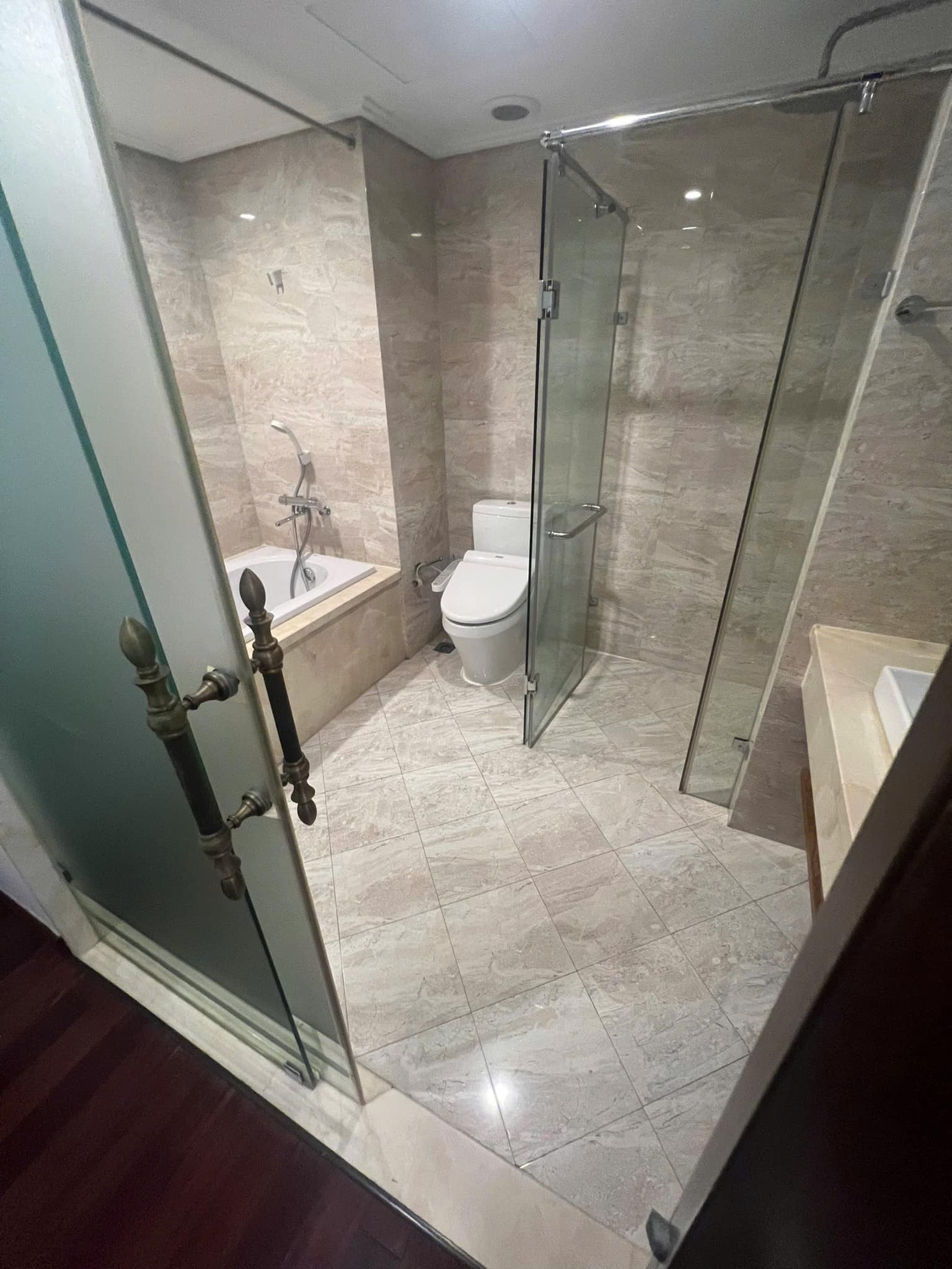 Bán tòa văn phòng mặt phố Nguyễn Du, 170m2, 10 tầng thang máy, mặt tiền 7m, 203 tỷ, kinh doanh đỉnh - Ảnh 2