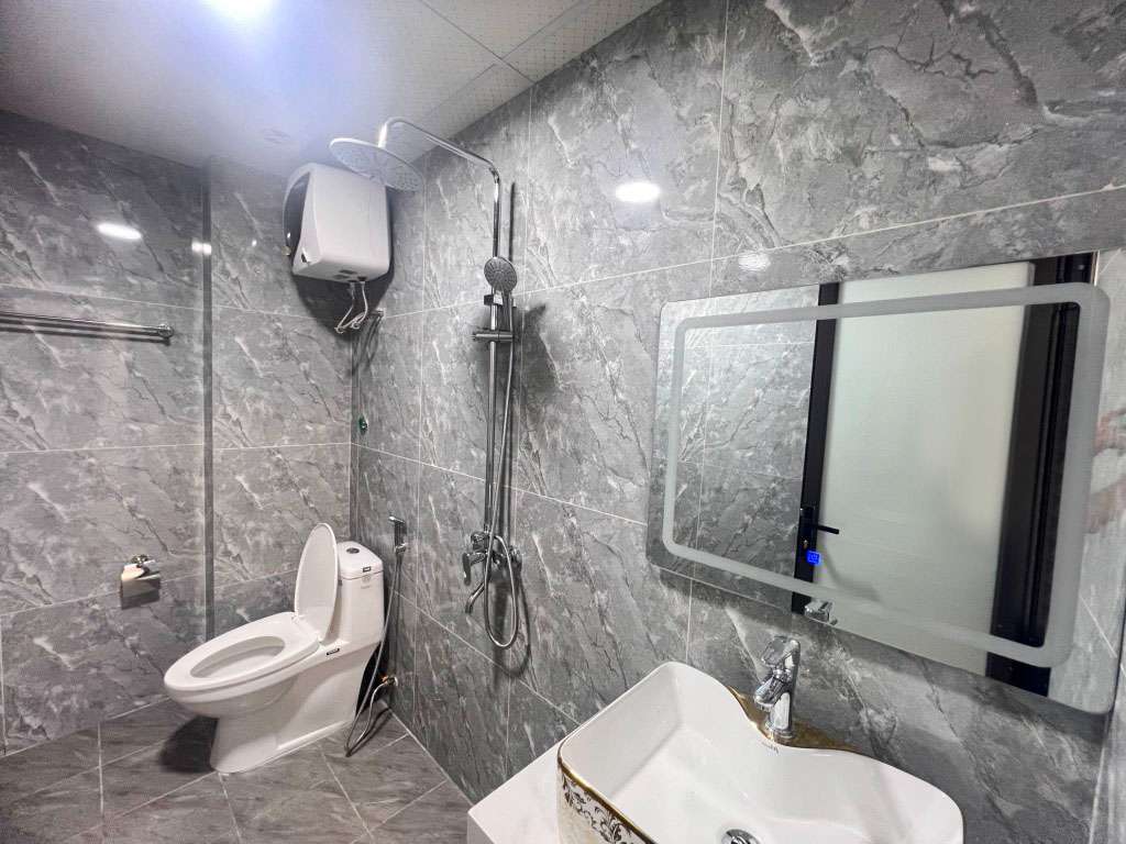 Bán nhà ở tại Thạch Bàn quận Long Biên gần cầu Vĩnh Tuy diện tích rộng 30m xây 5 tầng 6 tỷ - Ảnh 3
