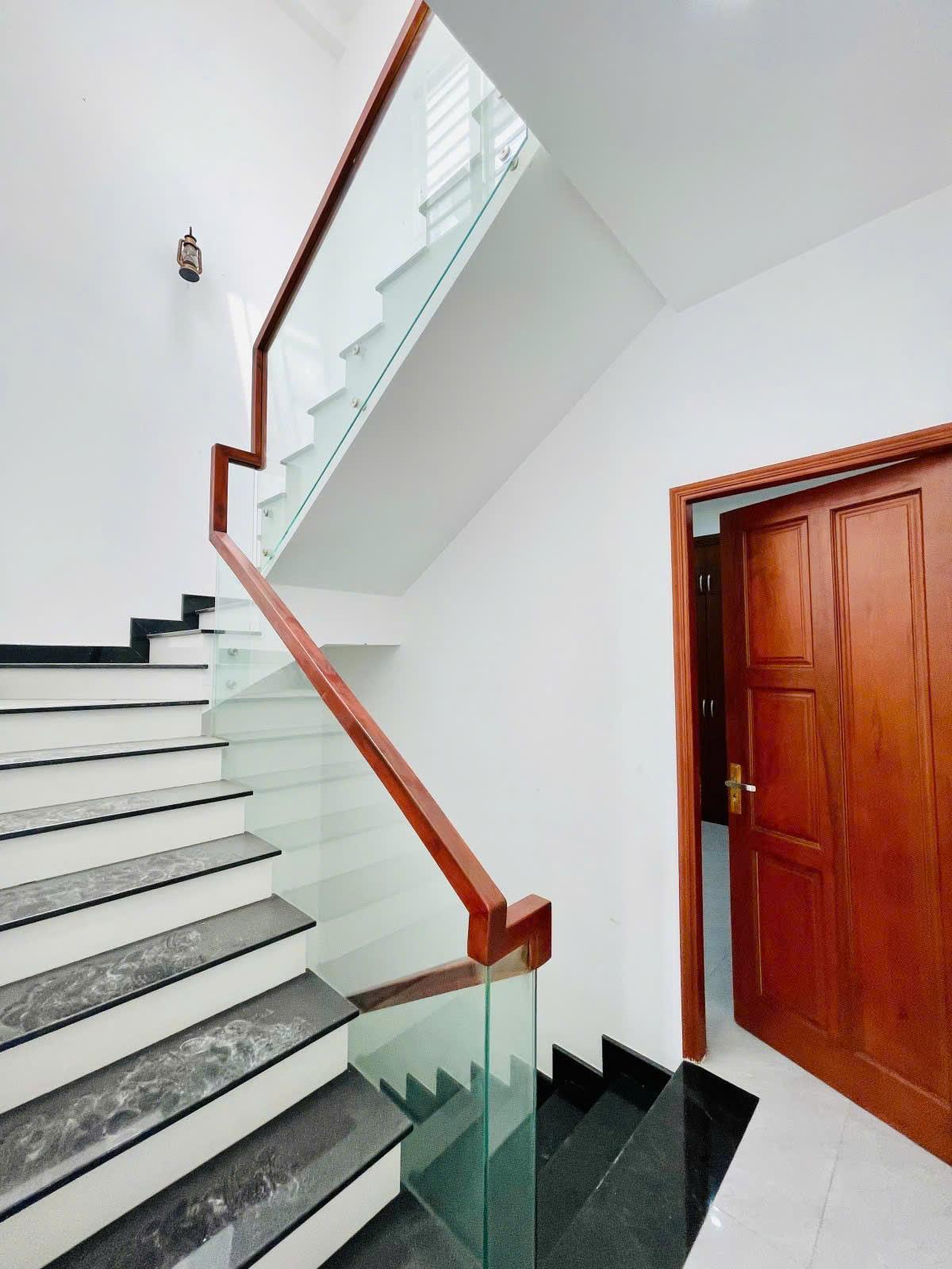 ** HƠN 8 TỶ-QUẬN 5-Nhà SHR 50M(4x12.5M) 4 Tầng-4PN,Gần Mặt Tiền Mới Đẹp Ở Ngay - Ảnh 2