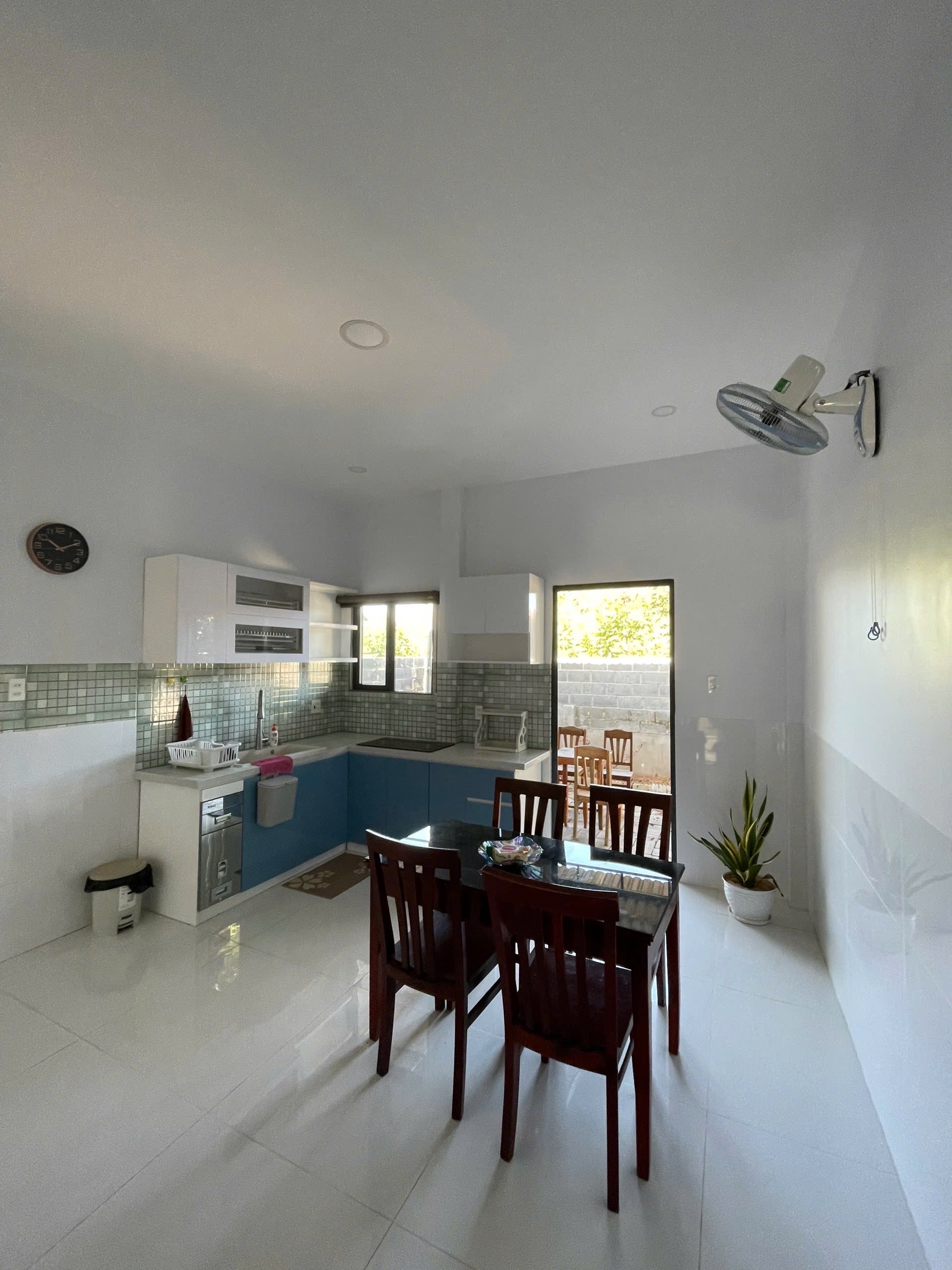 CHO THUÊ NHÀ NGUYÊN CĂN(3PN) + KINH DOANH 150m2 MẶT TIỀN ĐƯỜNG LỚN, GẦN SB PHAN THIẾT - Ảnh 1