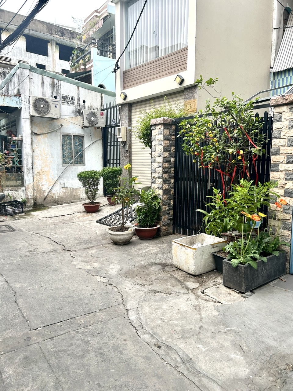 BÁN NHÀ QUẬN 4 - GẦN TRƯỜNG HỌC KHÁNH HỘI - GIAO THƯƠNG VỚI TÔN THẤT THUYẾT VÀ NGUYỄN TẤT THÀNH. - Ảnh 2