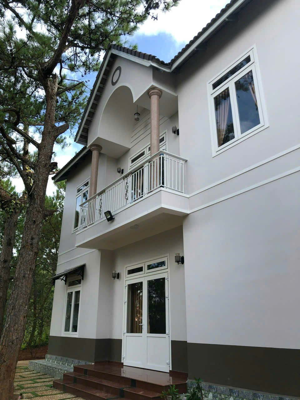 CHO THUÊ VILLA SÂN VƯỜN 5 PHÒNG TOẠ LẠC RỪNG THÔNG PHƯỜNG 8 ĐÀ LẠT GIÁ 25TR - Ảnh 1