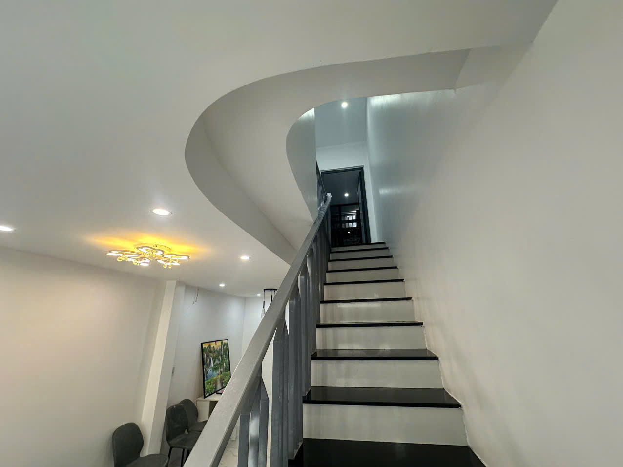 🏡 BÁN NHÀ 2 TẦNG TRUNG TÂM TP HUẾ – KIỆT TÔN THẤT BẬT – GẦN DÊ QUỐC KỆ - Ảnh 1