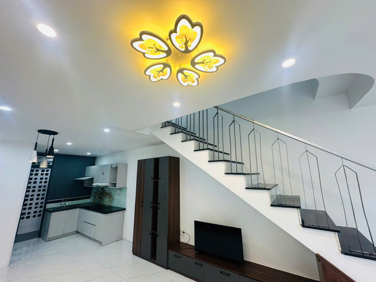 🏡 BÁN NHÀ 2 TẦNG TRUNG TÂM TP HUẾ – KIỆT TÔN THẤT BẬT – GẦN DÊ QUỐC KỆ - Ảnh chính