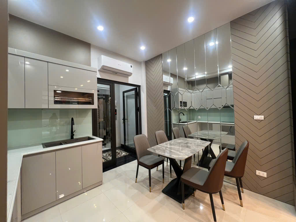 NHÀ MỚI CÒN MÙI SƠN LÕI BỒ ĐỀ 55M, 5T, MT4M, THANG MÁY, NỘI THẤT ĐẸP XỊN, AN SINH ĐỈNH. - Ảnh 3
