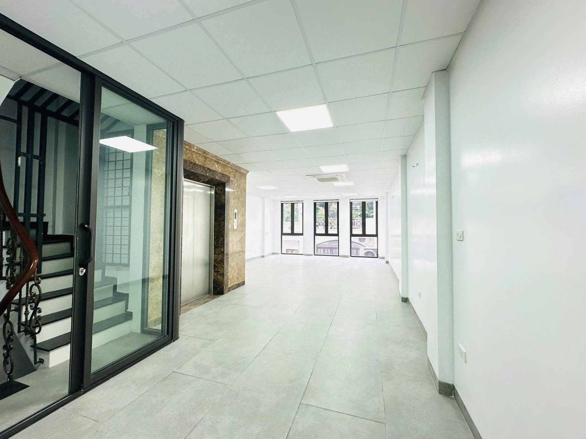 SIÊU HIẾM- Phân Lô Ôtô tránh Phố Quan Nhân 60/65m, 9T Thang máy, MT 5.4m 31.1 Tỷ - Ảnh 2