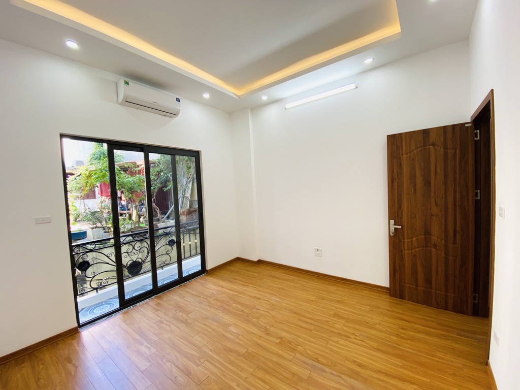 BÁN NHÀ ĐẸP- PHÂN LÔ -2 THOÁNG- M TIỀN 4m- ÔTÔ ĐẬU CỬA- P BẾ VĂN ĐÀN  42m giá 8.x tỷ - Ảnh chính