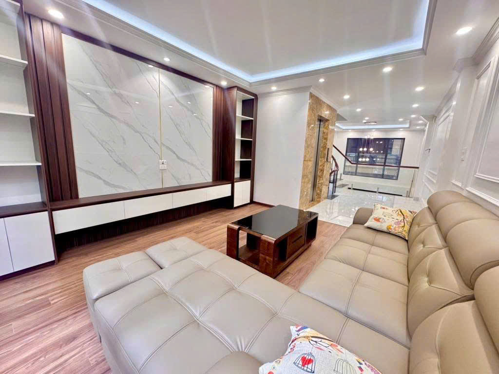 Bán gấp nhà riêng tại đường Lê Trọng Tấn, Q. Thanh Xuân 50m2, 6 tầng, MT 4m, Giá 16 tỷ 350 triệu, Ô - Ảnh 2
