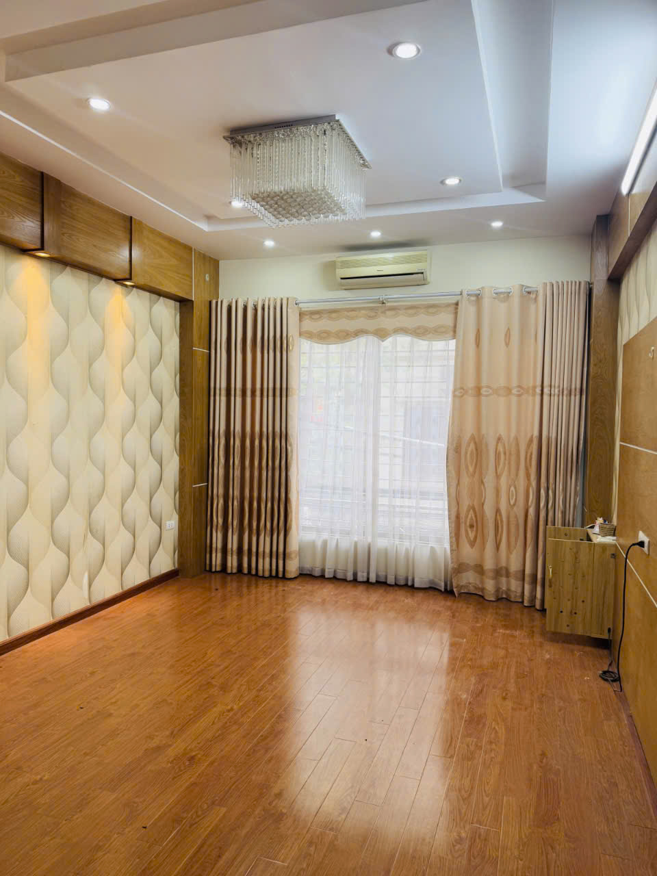 Bán nhà Trần Quốc Hoàn 45,m 6T, MT3,7m , giá 18.5 tỷ Cầu Giấy - Ảnh chính