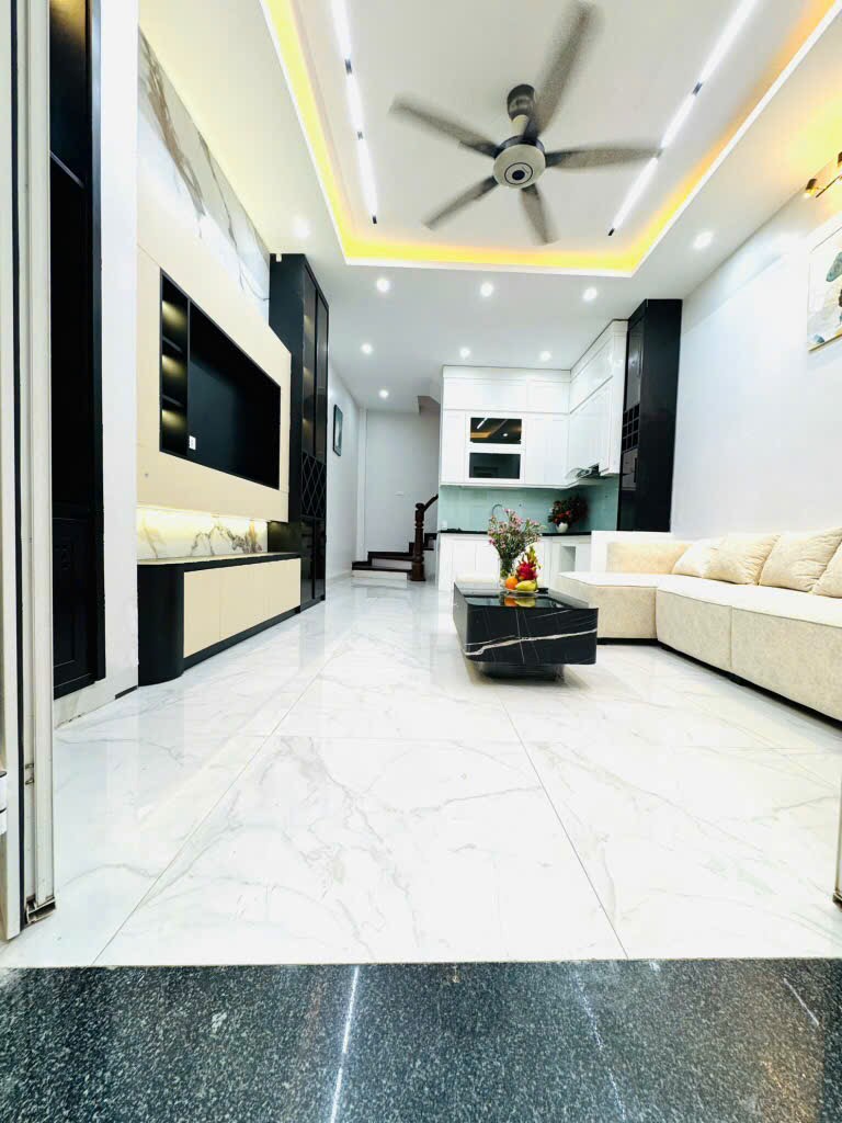 Nguyễn Đình Hoàn 36m2 x mặt tiền 4M - Thoáng 2 mặt - Ba gác đỗ cửa - Full nội thất. - Ảnh chính